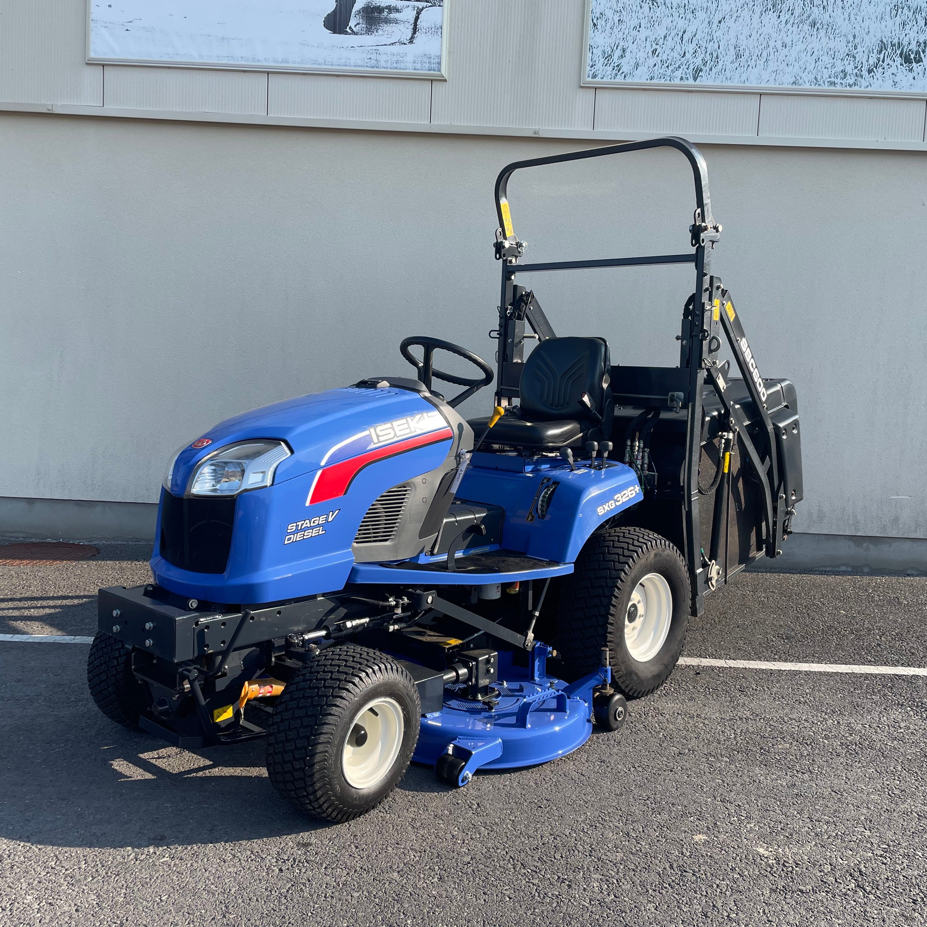 ISEKI SXG326+ Ride-On Mower - ZZZ002907