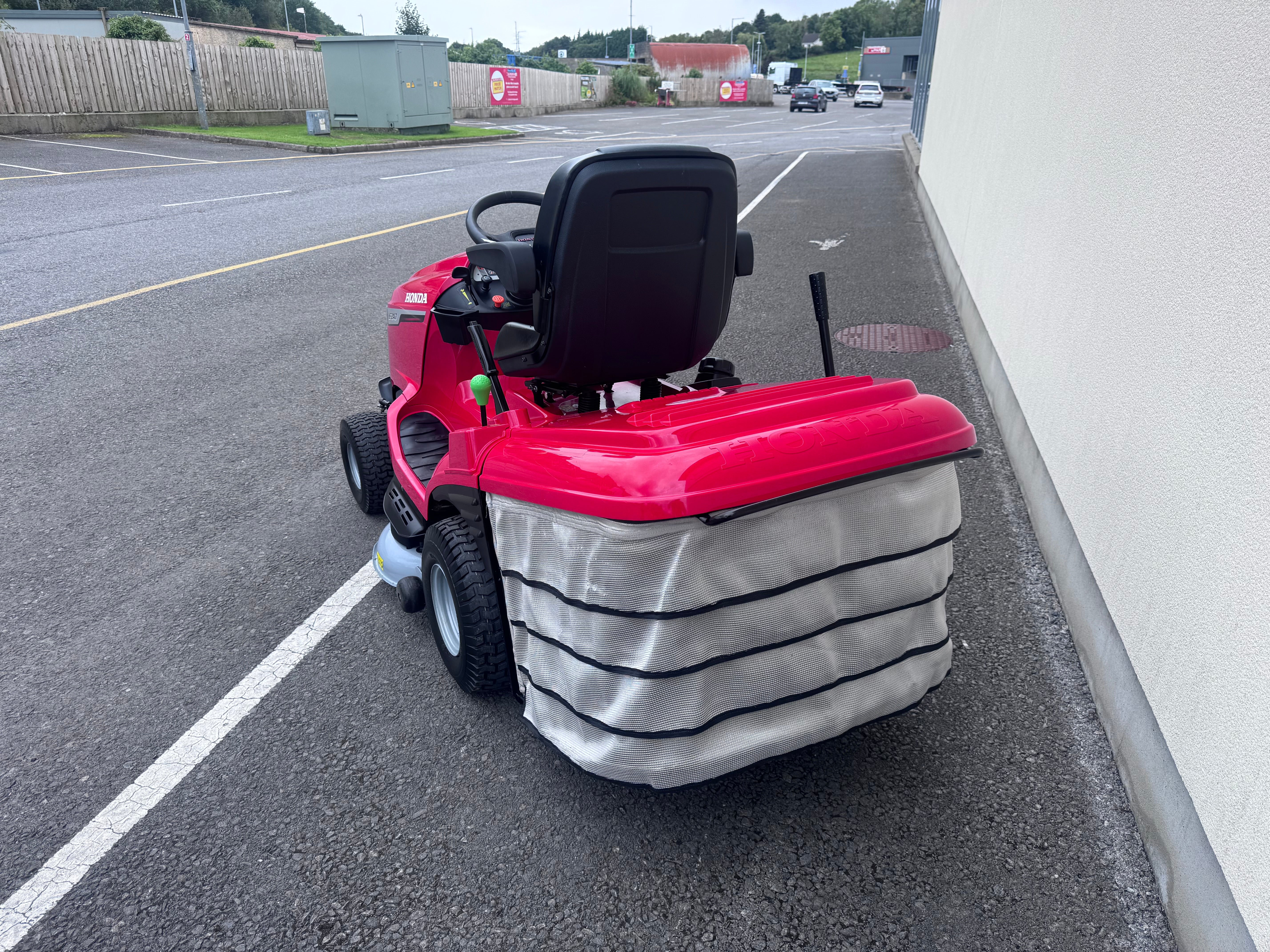 Ride-On Lawnmower – ZZZ002978