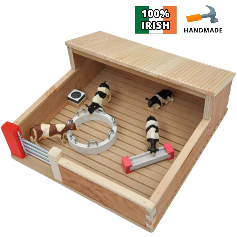 Millwood Slatted House With Ring Feeder