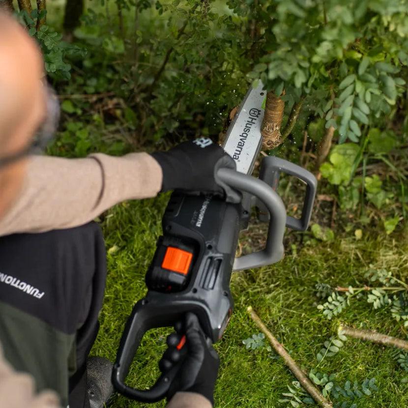 Husqvarna Aspire C15X-P4A Chainsaw - Inc. Battery & Charger