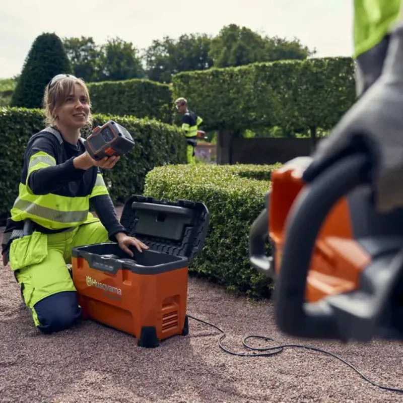 Husqvarna 40-C1000X4 Multi Charger
