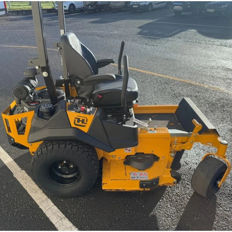 Hustler FASTRAX MOWER Zero Turn Ride-On Mower