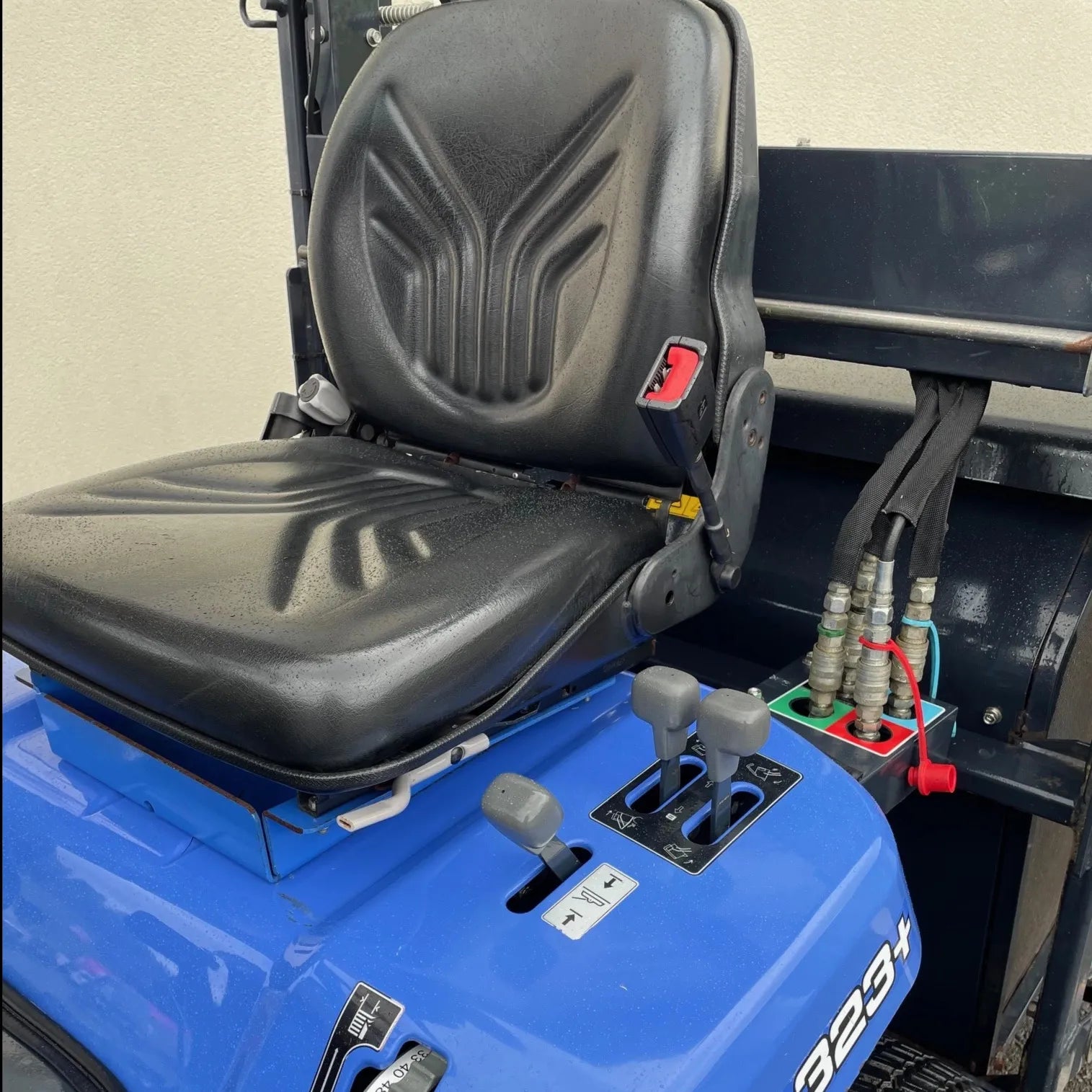 Second Hand ISEKI SXG323 High Tip Lawnmower