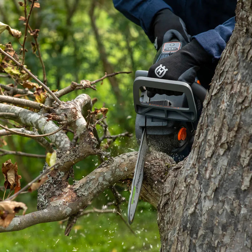 Husqvarna Aspire C15X-P4A Chainsaw - Inc. Battery & Charger