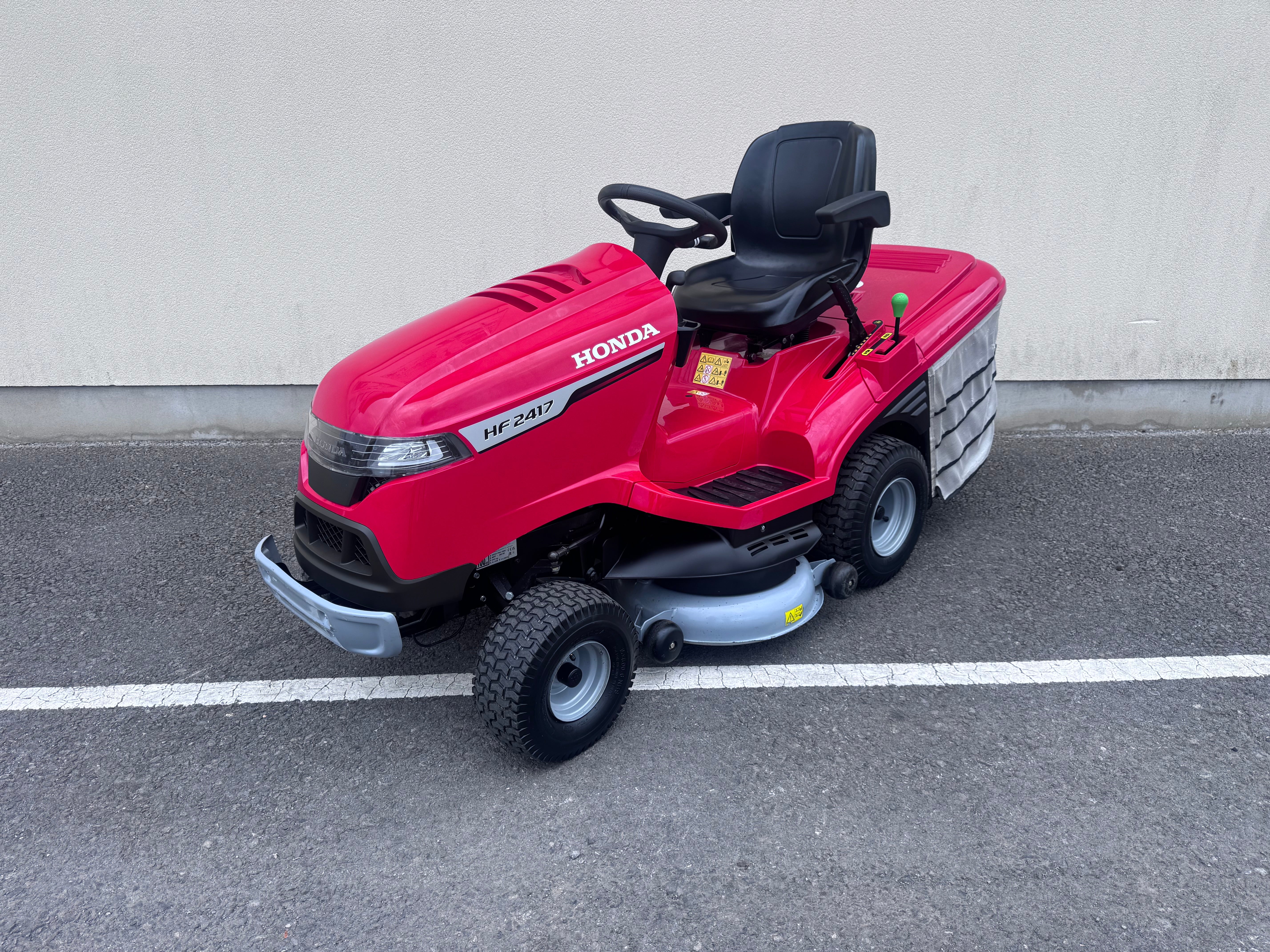 Ride-On Lawnmower – ZZZ002978