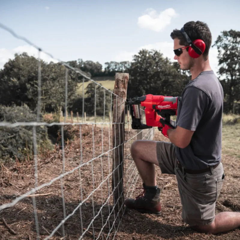 Milwaukee M18 Utility Fencing Stapler