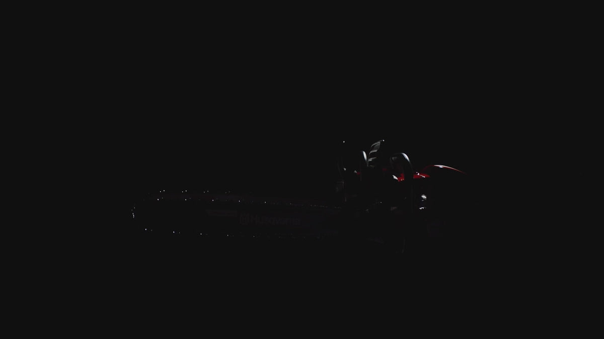 Load video: Husqvarna 592 XP Chainsaw