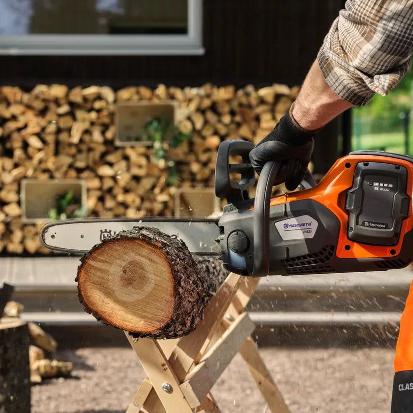 Husqvarna 242i Cordless Chainsaw Set