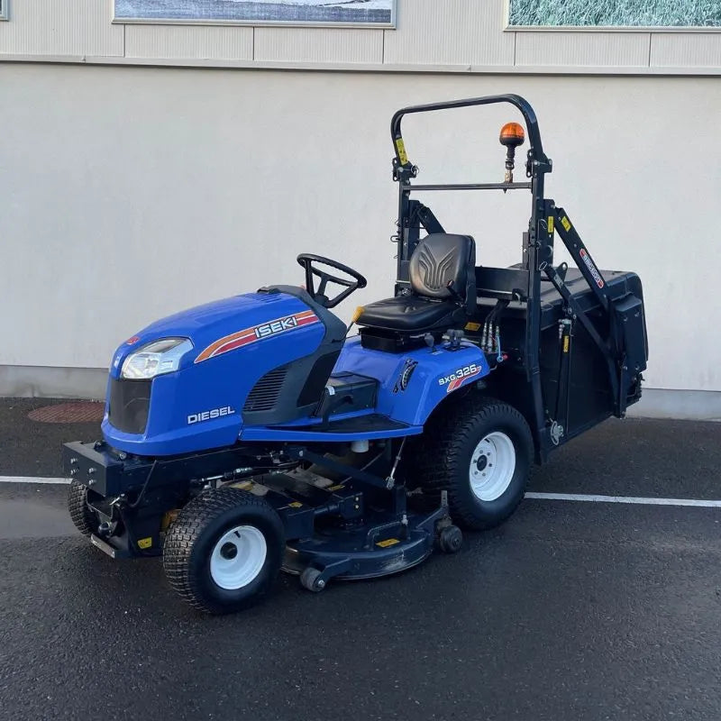 Second Hand ISEKI SXG326 High Tip Lawnmower