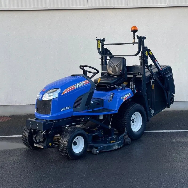 Second Hand ISEKI SXG326 High Tip Lawnmower