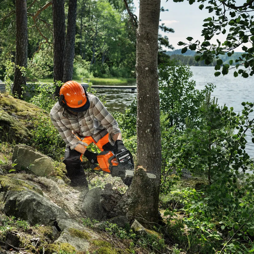 Husqvarna 242i Cordless Chainsaw Set