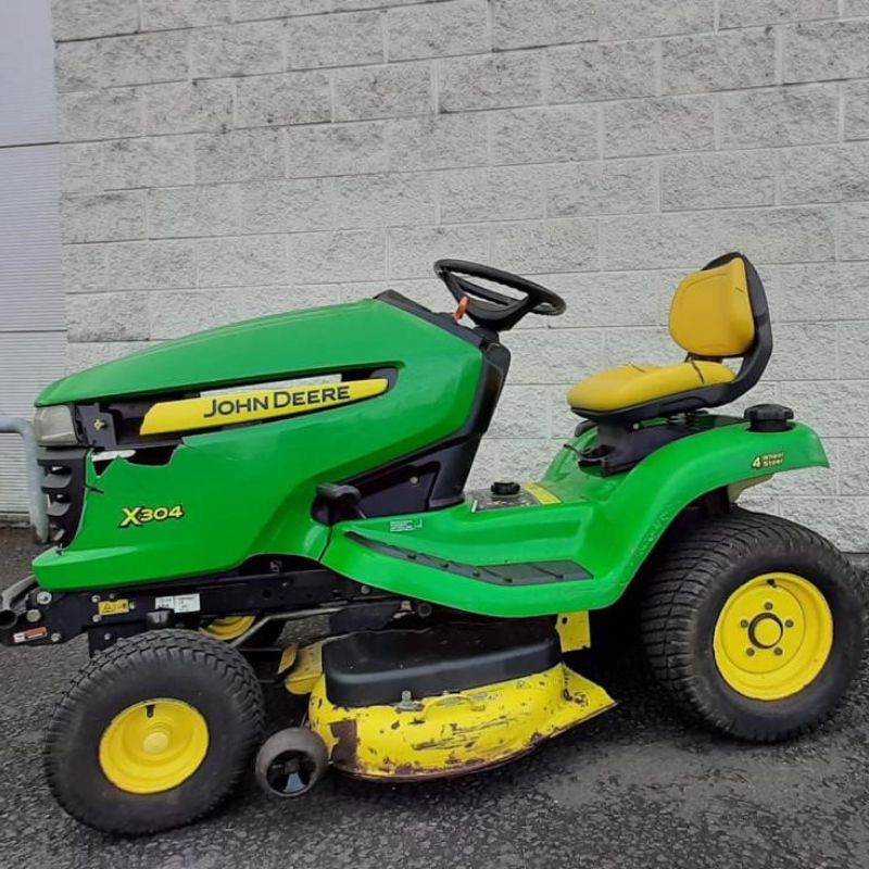 John Deere X304 Ride on Mower